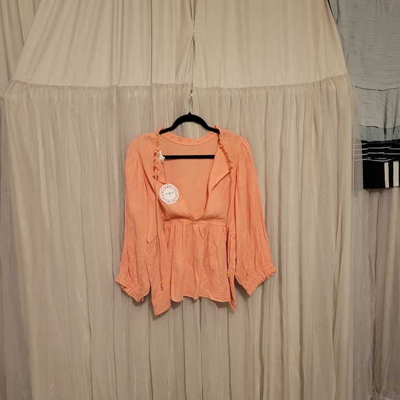 Umgee Peach Blouse with Flowing Sleeves - Picture 2 of 4